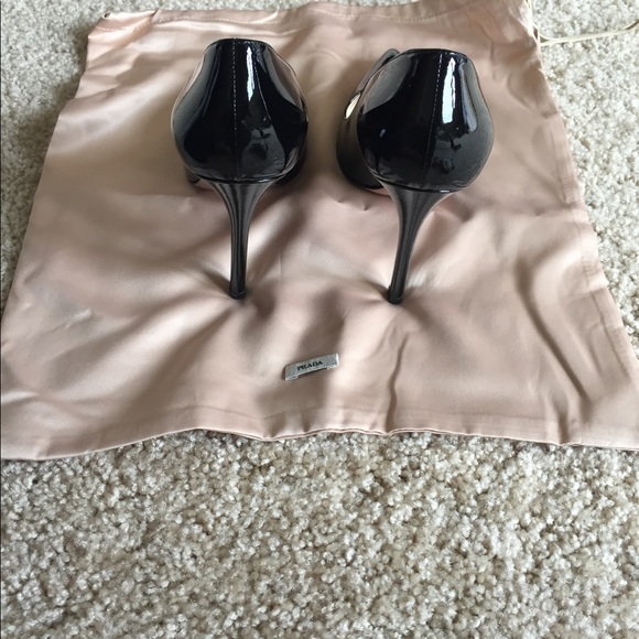BNIB authentic Prada patent black heels size 35.5 - Picture 4 of 8